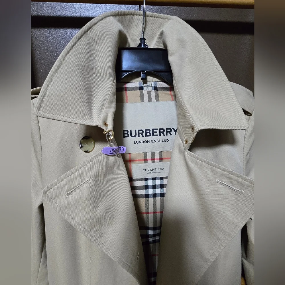 Burberry Classic Trench Coat, Chelsea, Mid-length Size US 6, Color Honey - Picture 7 of 15